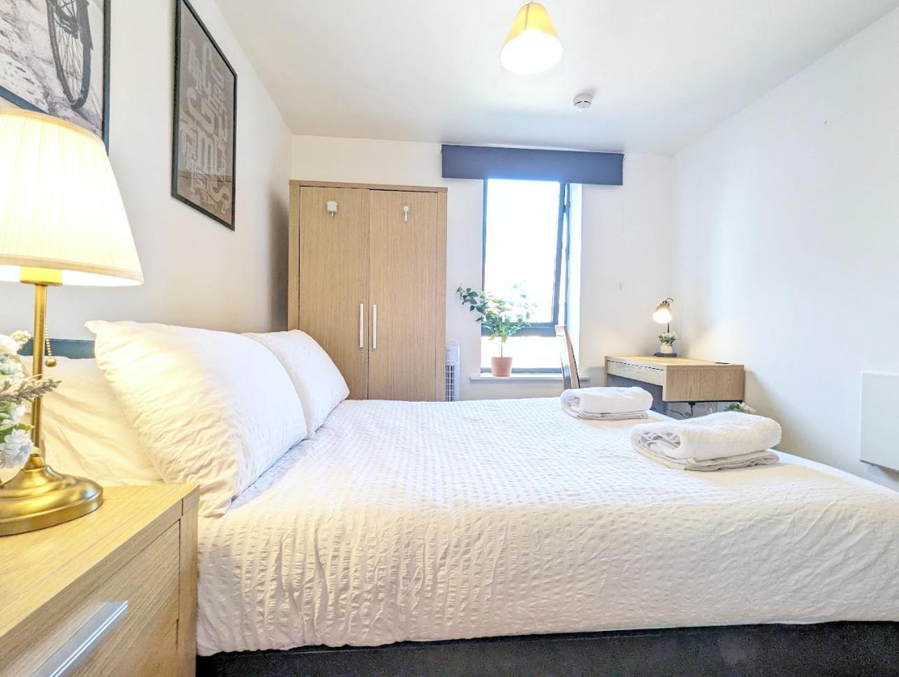 Guest Room In City Centre Near Key Attractions Liverpool Bagian luar foto