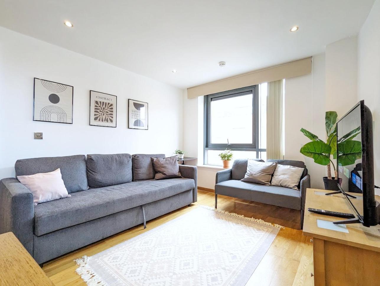 Guest Room In City Centre Near Key Attractions Liverpool Bagian luar foto
