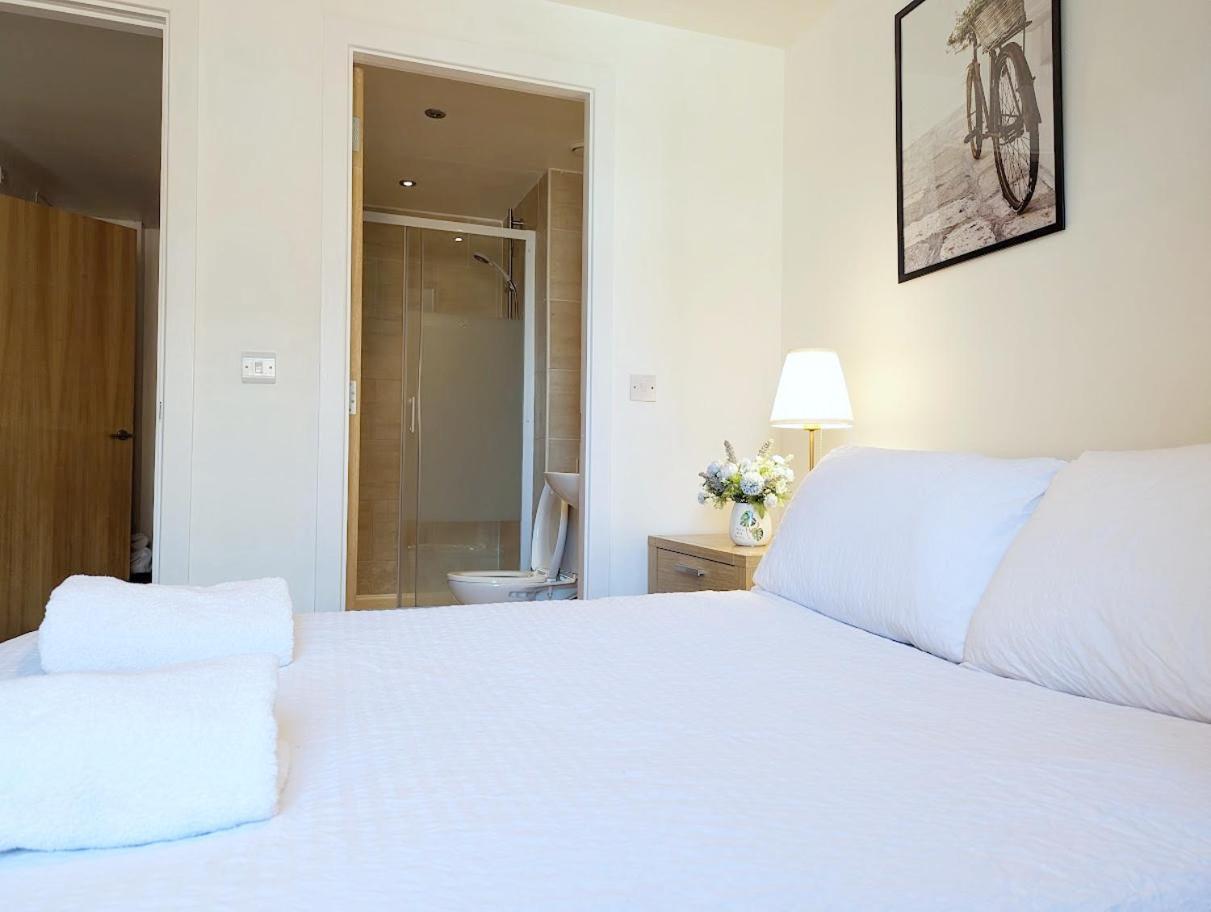 Guest Room In City Centre Near Key Attractions Liverpool Bagian luar foto