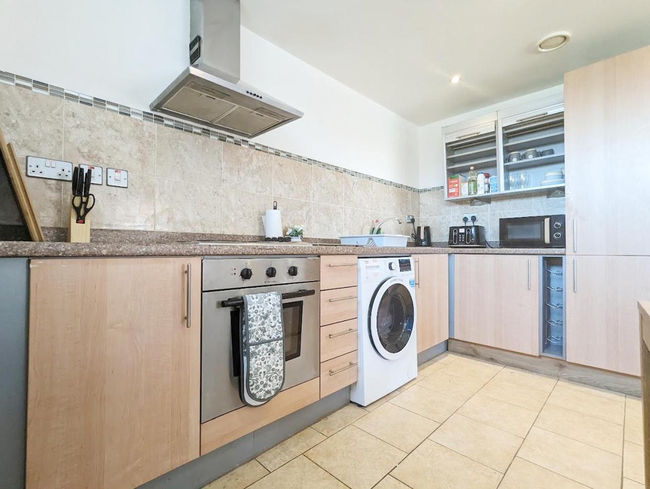 Guest Room In City Centre Near Key Attractions Liverpool Bagian luar foto